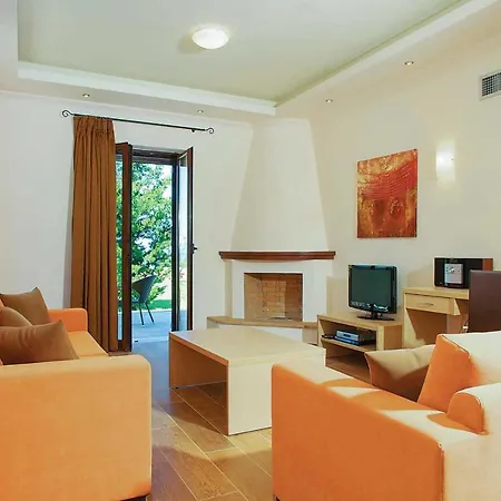 فيلة Spanochori Sleeps 4 Air Con Wifi *